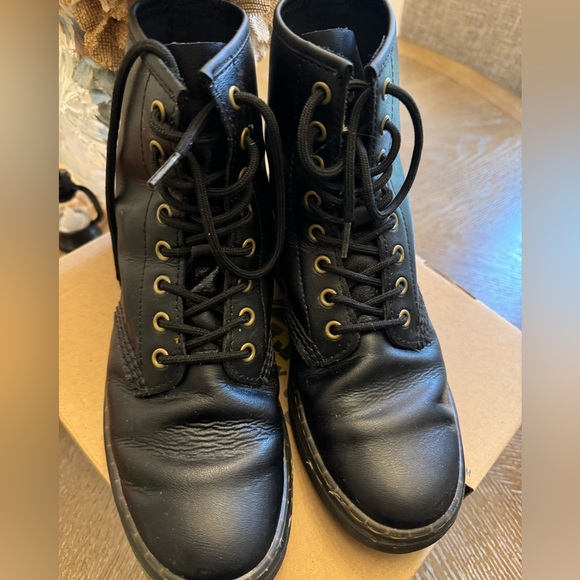 WOMEN'S DR. MARTENS ZAVALA COMBAT BOOTS SIZE US M 7 US L 8. - Picture 2 of 5
